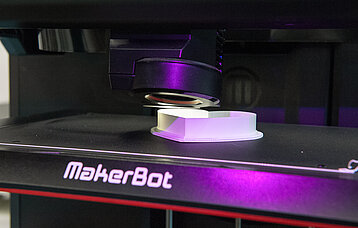 Nahaufnahme des MakerBot der Bodelschwingschule Stuttgart