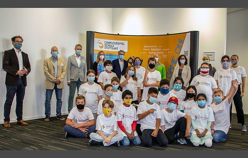 Gruppenbild der Teilnehmenden an der Sommerschule am SMZ Stuttgart